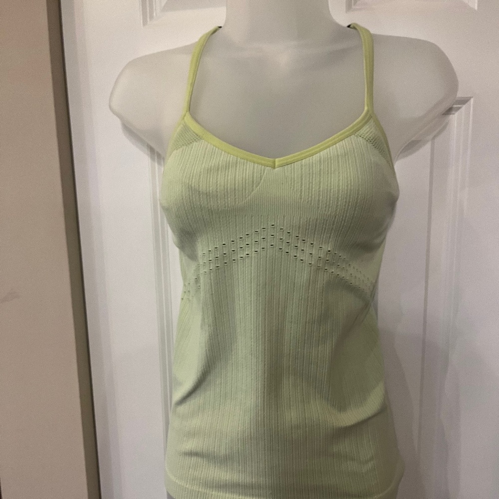 ALO yoga fitted tank in Citrine - a great yellow/lime green color size S
